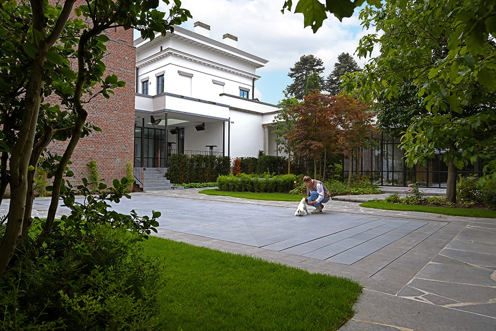 Buitenzwembad in landelijke omgeving